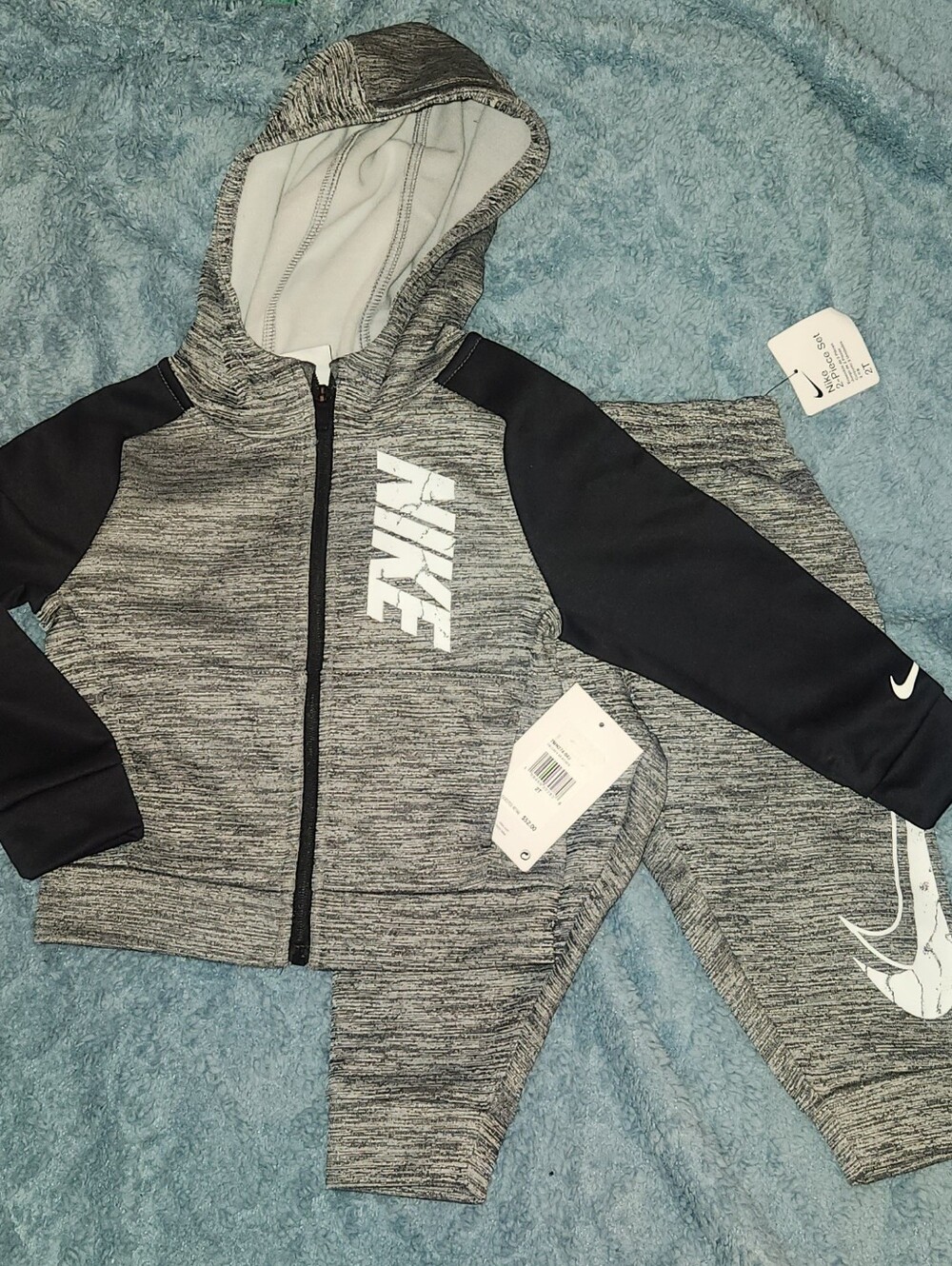 NEW Boys Nike Colorblock Therma-FIT Zip Up Hooded Sweatsuits (Grey 2T)